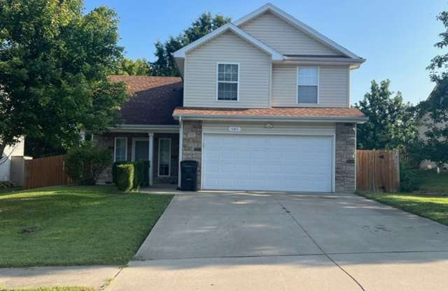 Nice 3 Bed 2.5 Bath House!