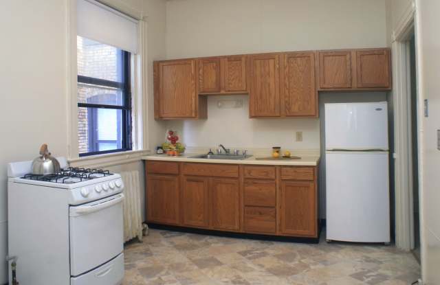 Oakland Bates Apartments