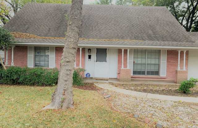 Photo of Lovely 4/2 in Brentwood Neighborhood