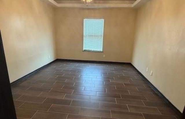 1216 E Daffodil Avenue