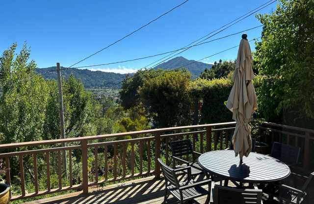 Incredible 4bd/2.5ba Greenbrae him with Mt. Tam views and deck! - 11 Vía Navarro, Larkspur, CA 94904