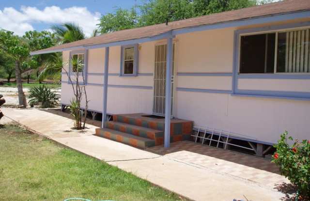 Photo of 3 bed/1.5 bath with large yard.