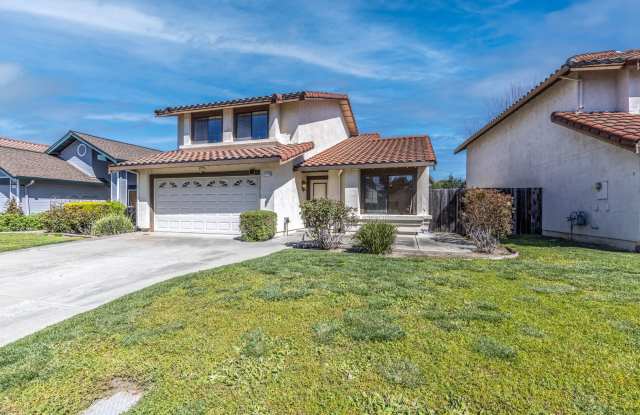 4 bed/3 bath Single Family Home w/ large backyard!