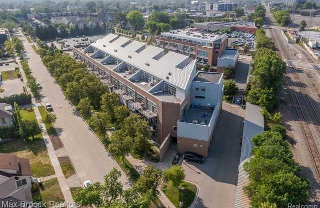 333 E PARENT Avenue