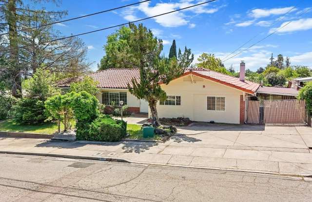 2303 Gold Street