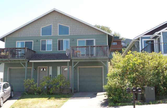 Photo of Application Pending - Townhouse for Rent Downtown Hood River