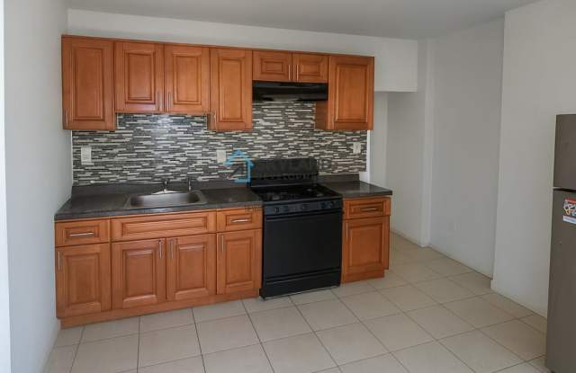 Photo of 1533 N Redfield St