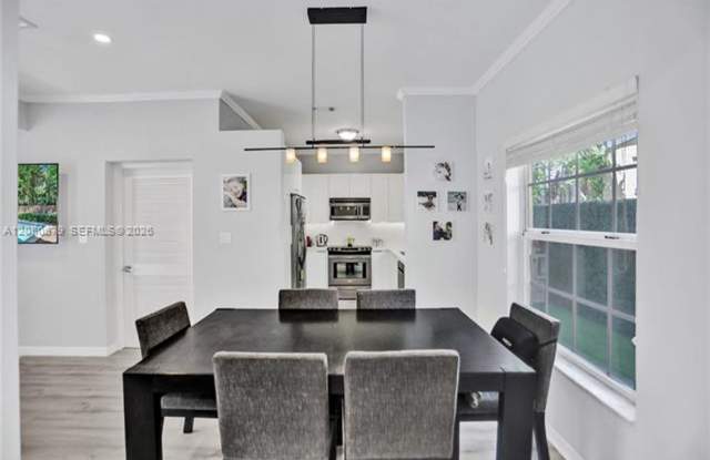3135 Gifford Ln # 3135, Miami, FL 33133
