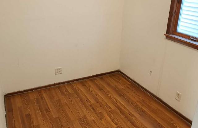 1440 West Barry Avenue