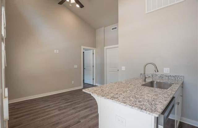 736  N Honey Locust  BND