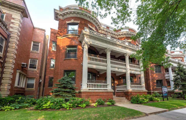 5487-5491 S. Hyde Park Boulevard