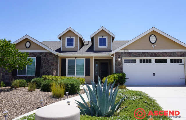 Gorgeous Home in Gossamer Grove!