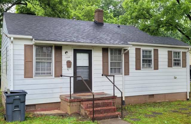 Photo of 1228 Westside Dr