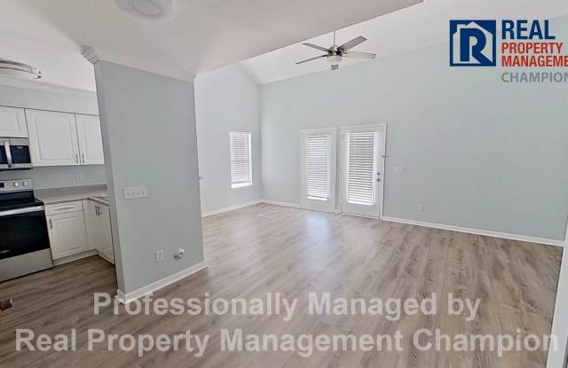 Cute 3 BD/2 BA Townhome Style Near UNCW