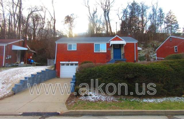 1097 Roseanne Ave
