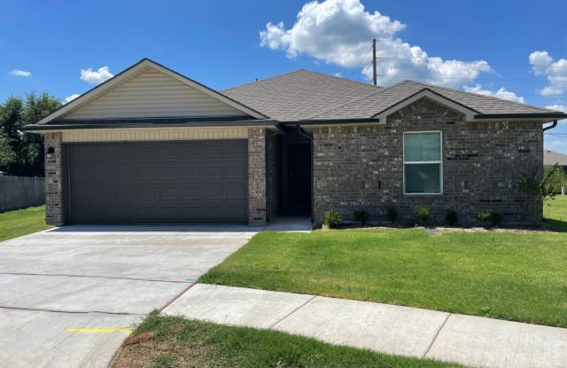 2019 SE Green Leaf Court - 2019 Greenleaf Ct, Bartlesville, OK 74006