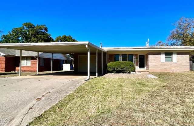 2015 W Cedar Ave - 2015 West Cedar Avenue, Duncan, OK 73533