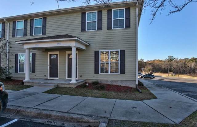 Photo of 1956 Corvallis Avenue unit: 1956