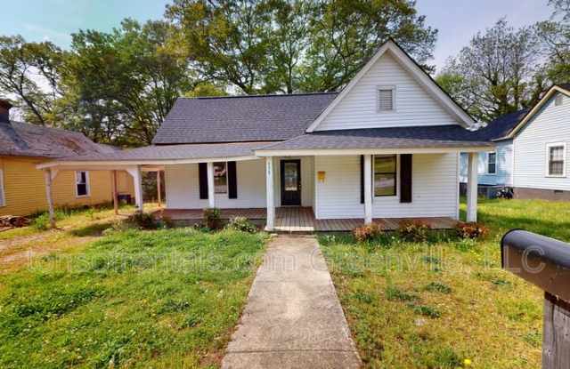 Photo of 579 Saxon Ave