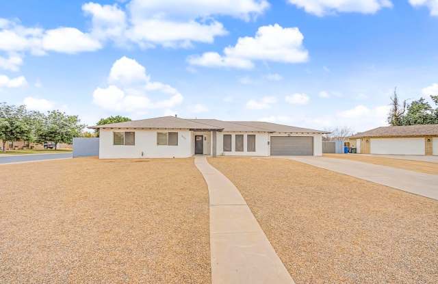 Tempe 5 bedroom 3 bath with pool and HUGE yard
