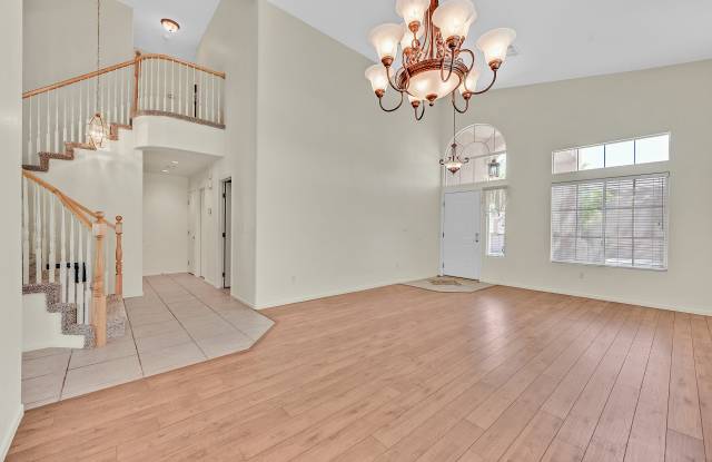 2416 La Sierra St