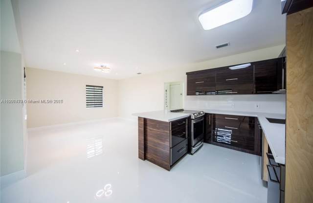 Photo of 1748 NE 180th St