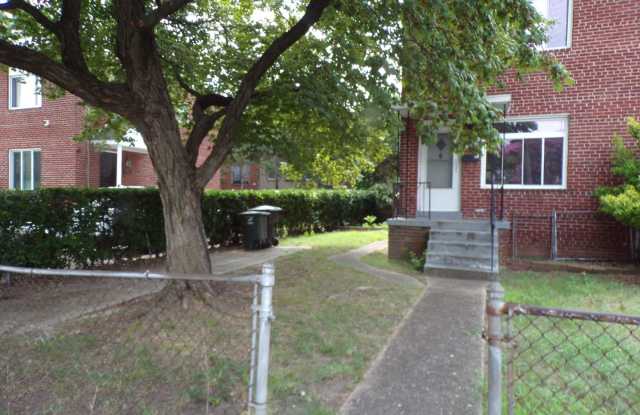 Photo of Recently Remodeled 2BR/1BA Three-Level Duplex in Arlington