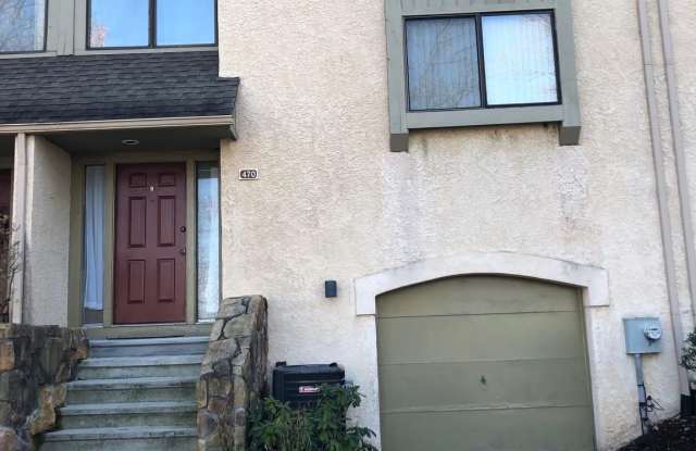 470 LYNETREE Drive unit: 22-C