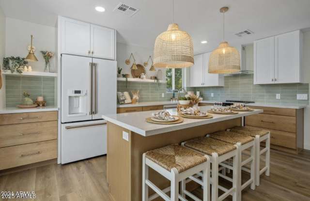 Photo of 626 E PALOMINO Drive