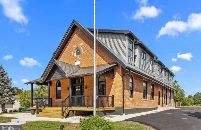 Photo of 819 BLOOMING GLEN ROAD unit: Apt 4