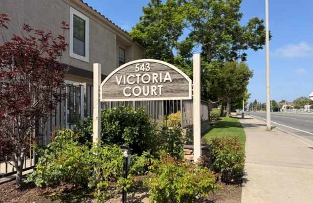Victoria Court: 3 Bedroom 2.5 Bath Attached Townhouse,