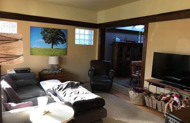 6547 Greenwood Avenue North