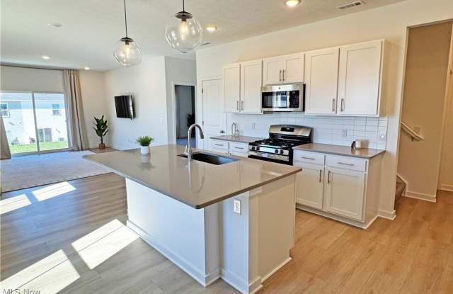 411 Honeycrisp Drive NE