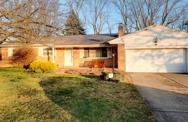 8916 Cavalier Dr - 8916 Cavalier Drive, Finneytown, OH 45231