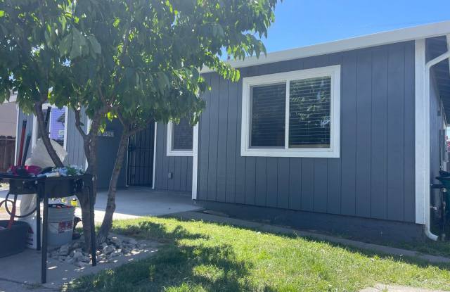 3br/2ba Home 1 of 6 homes on lot