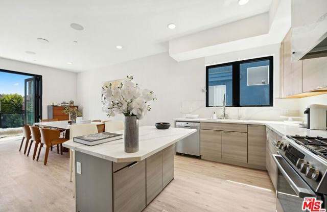 137  North Doheny Drive