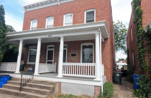 Charming Historic townhouse in downtown Frederick available mid June!