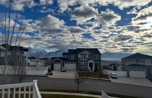 5 Bedroom 3.5 Bathroom, plus bonus room, Home in Lehi Utah!