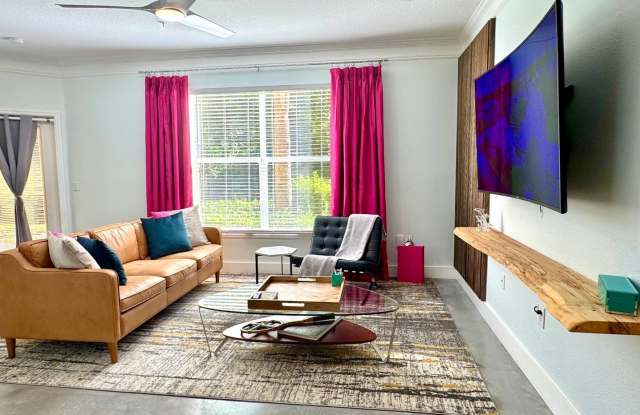 2 Bedroom Unfurnished Condo with 2 Car Garage Condo For Rent in Orlando