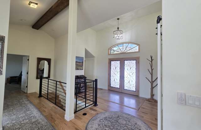 4055 Sleeping Indian Lane