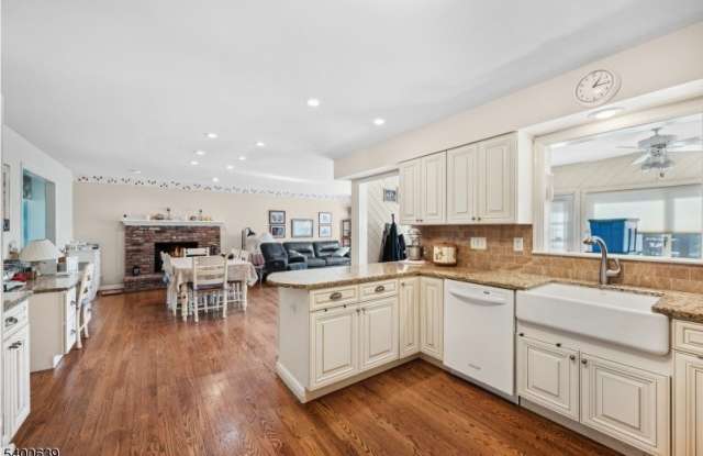 35 Salters Farm Road