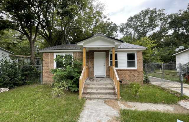 Photo of 815 North Commander Street