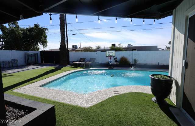 1011 W Elna Rae Street