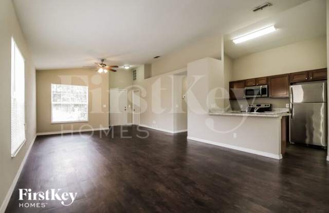 206 Eagle Point Boulevard