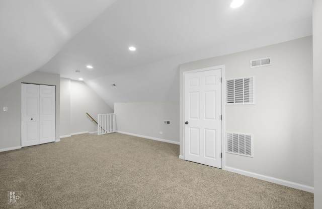 7930 S Ingleside East Chatham Apartments