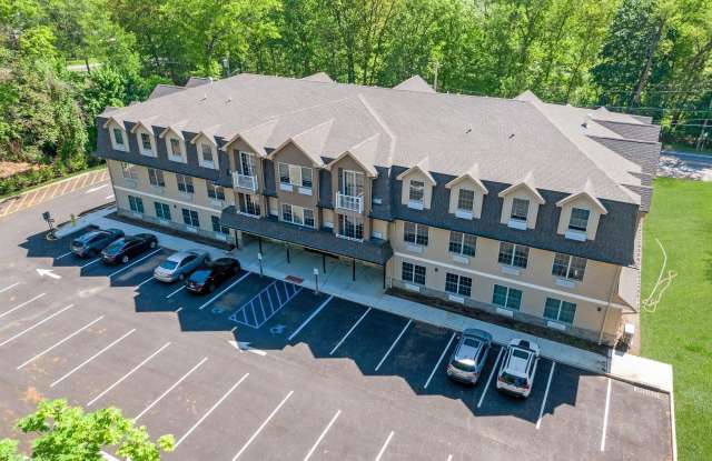 962 S Route 9W unit: 103