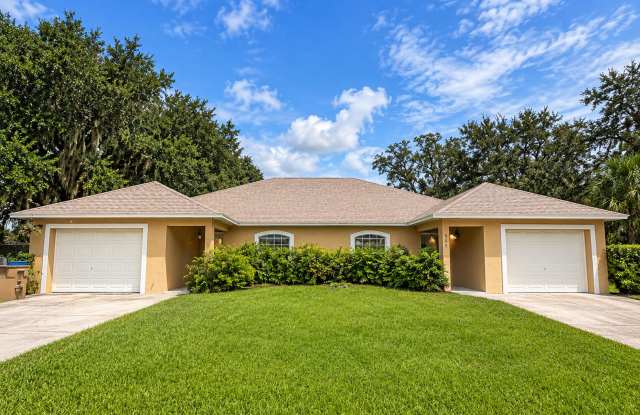Spacious 3-Bedroom Kissimmee Home with Screened Outdoor Living – 64 Cordona Dr #B