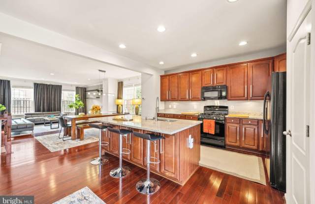 43656 CHICACOAN CREEK SQUARE