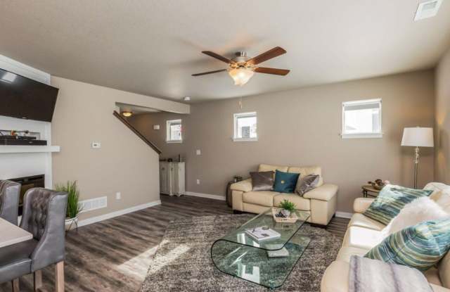 763 Northeast Macey Way