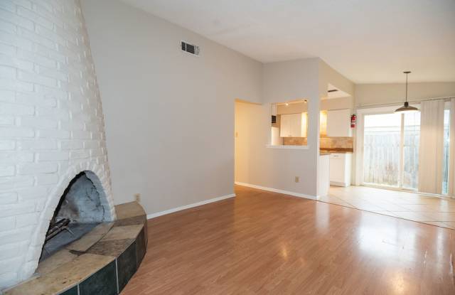 Duplex, Two Bedroom - Braker / North Lamar